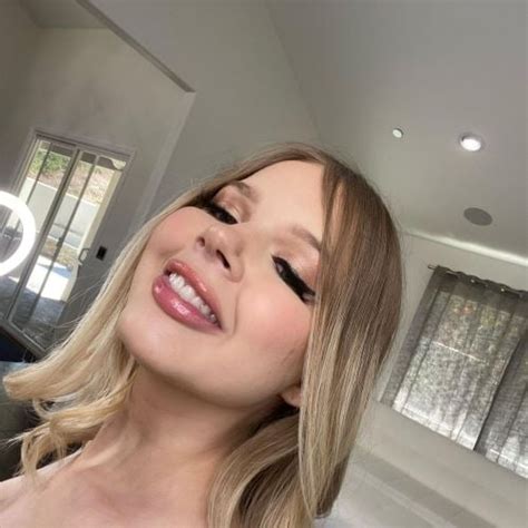 Coco Lovelock Wiki, Age, Height, Net Worth, BF & Bio.